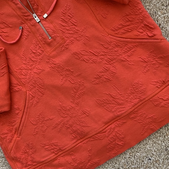 Tommy Bahama Half Zip - Picture 5 of 7